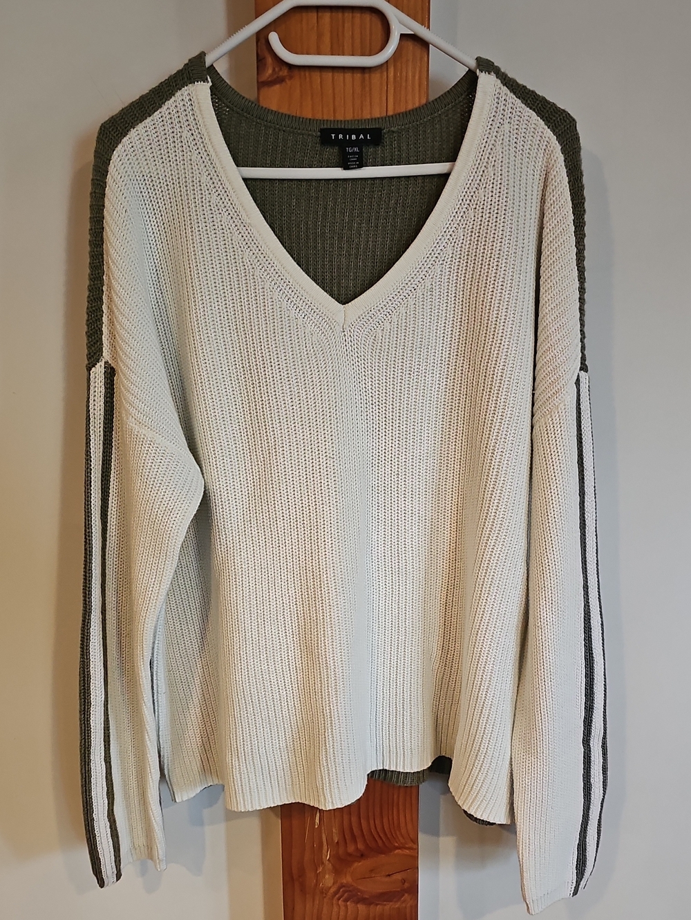 Cotton Knit V-Neck Knit Sweater in Cream and Olive